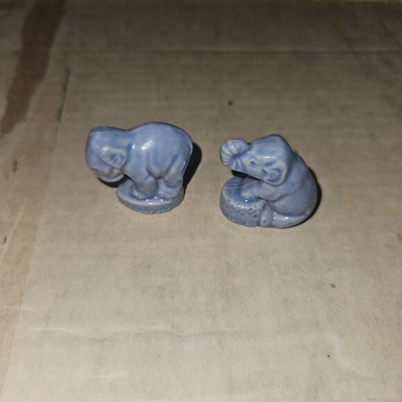 2 Wade Whimsie Red Rose Tea Circus Series Blue Sitting Elephant Blue standing - Picture 1 of 4